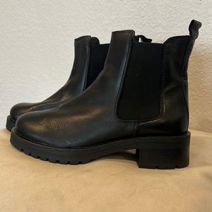 Black Leather Chelsea Boot